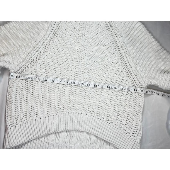 Free People White Chunky Knit Sweater Size Medium Oversized Sleeves Cable Knit - Picture 4 of 7